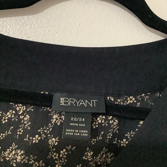 Lane Bryant Black Floral Whimsygoth Dark Cottagecore Flowy Silk Blouse 22/24 - Picture 8 of 12